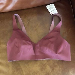 LuLuLemon bra, never worn, tags still on